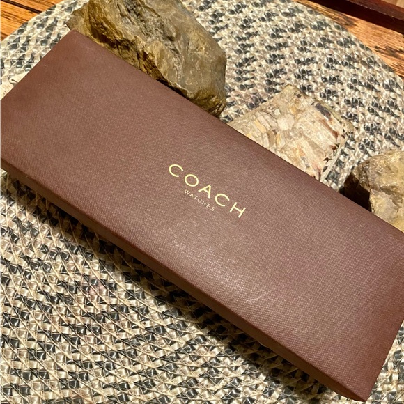 Coach Vintage Women’s Watch, with 3 sets of bands (size 19) case included - Picture 9 of 9